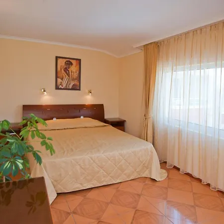 List Hotel